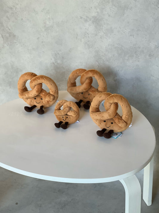 【現貨】
JellyCat Pretzel Charm蝴蝶酥🥨