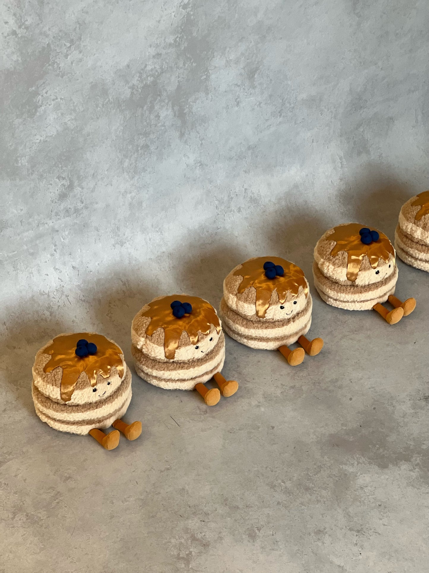 【現貨】
Jellycat Amuseables Fran Pancakes Soft Toy藍莓鬆餅🫐