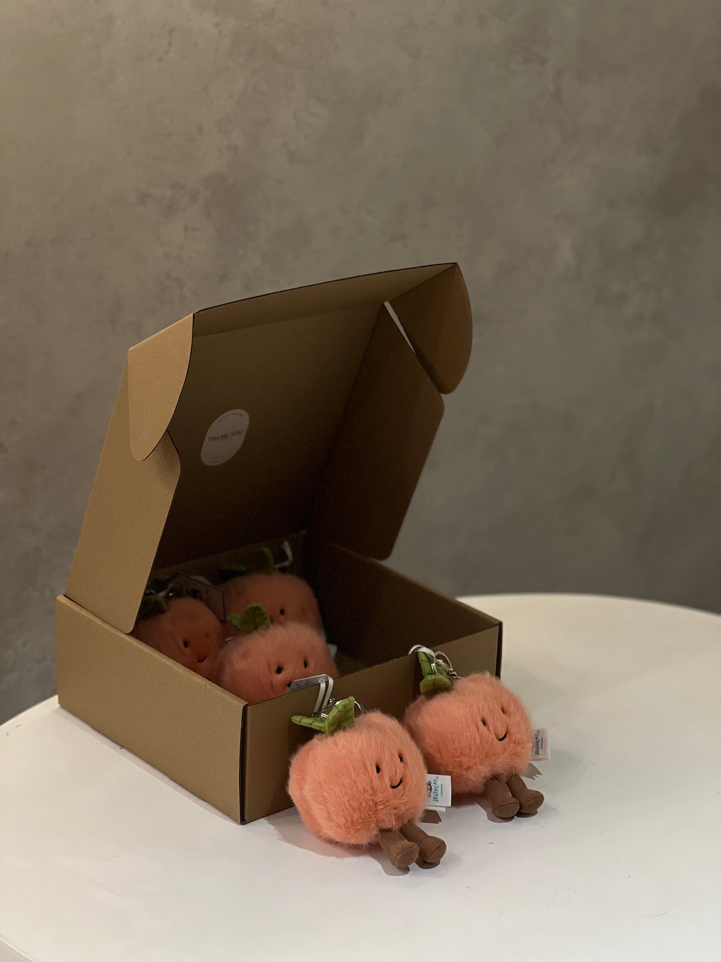 【現貨】Jellycat Amuseables Peach Soft Bag Charm水蜜桃吊飾