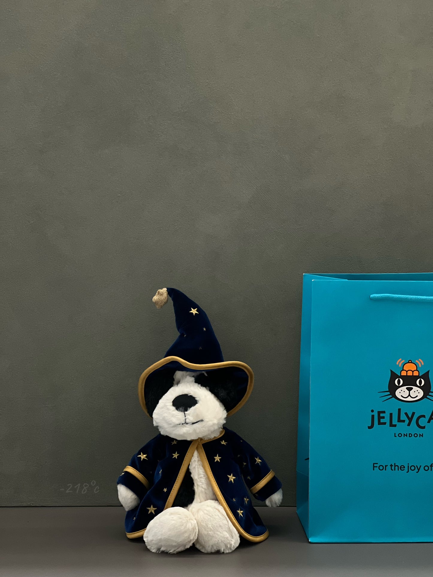 【現貨】
JELLYCAT Rufferty Puppy Wizard Outfit萬聖魔法小狗🪄
